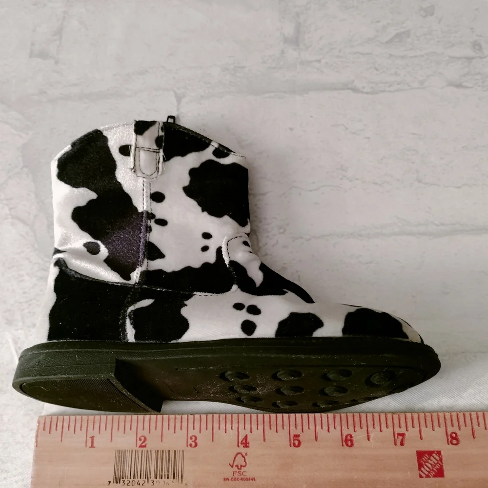 SIP Young Girl Kids Cow Print Boots Velvet Touch Sz 9 Cowgirl